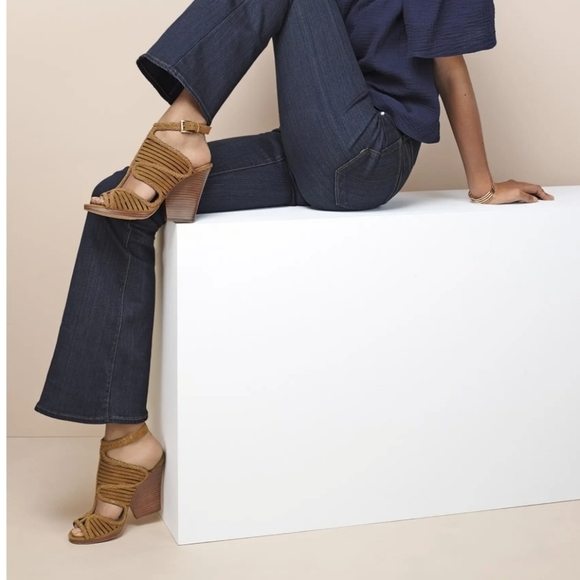 NWOT Vince Camuto Janil Leather Stacked Heel in Black - Picture 5 of 11